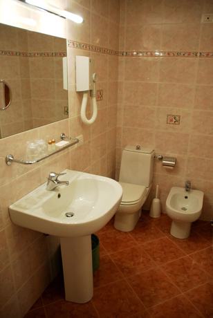 Imagen de la habitación del Hotel Casci. Foto 7