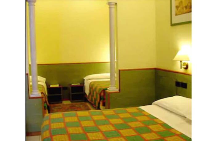 Imagen de la habitación del Hotel Casci. Foto 8