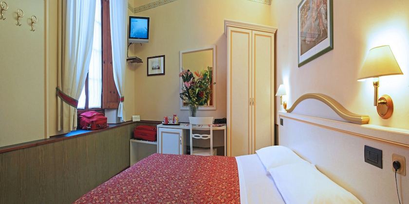 Imagen de la habitación del Hotel Casci. Foto 11
