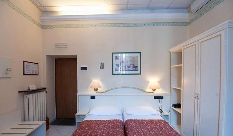 Imagen de la habitación del Hotel Casci. Foto 19