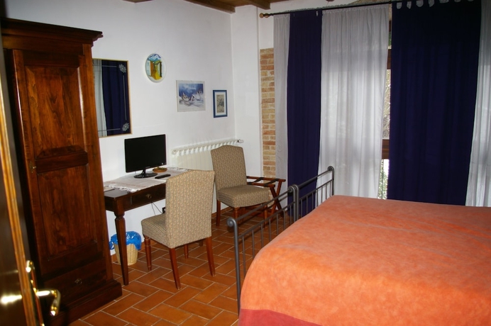 Imagen de la habitación del Hotel Cascina Caldera. Foto 6