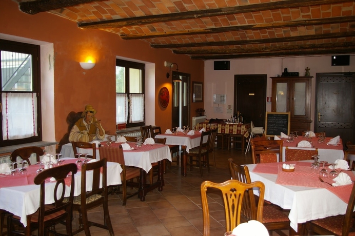 Imagen del bar/restaurante del Hotel Cascina Caldera. Foto 5