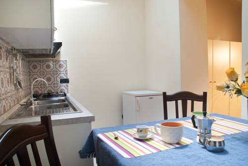 Imagen de la habitación del Hotel Case Cos&igrave; Chiaia. Foto 11