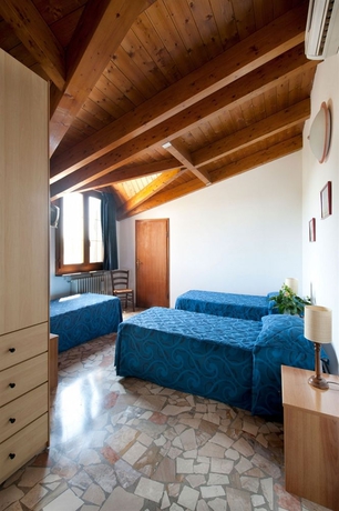 Imagen de la habitación del Hotel Caselle. Foto 3