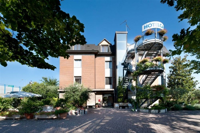 Imagen de los exteriores del Hotel Caselle. Foto 6