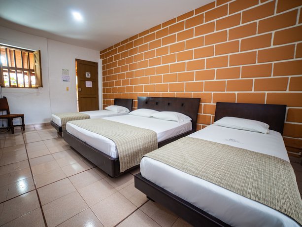 Imagen de la habitación del Hotel Caseron del Parque. Foto 13