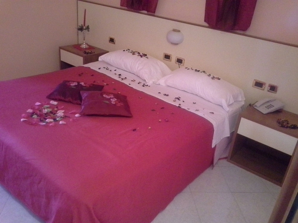 Imagen de la habitación del Hotel Caserta Antica. Foto 8