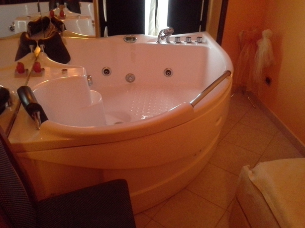 Imagen de la habitación del Hotel Caserta Antica. Foto 9