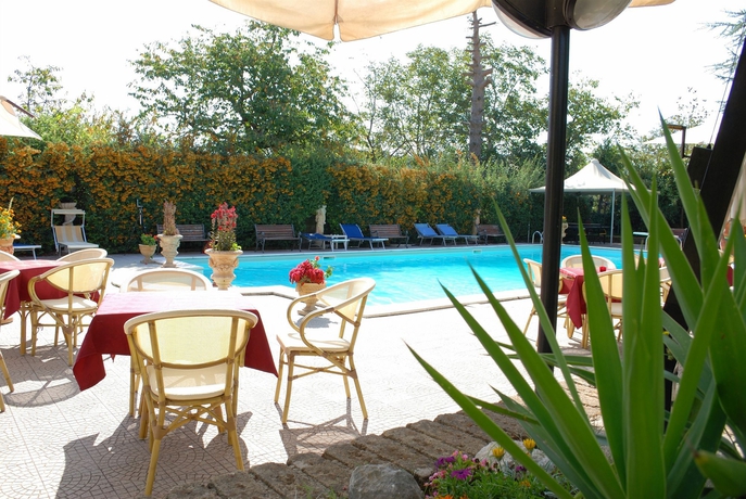 Imagen del bar/restaurante del Hotel Caserta Antica. Foto 3