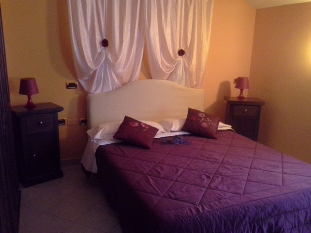 Imagen de la habitación del Hotel Caserta Antica. Foto 10