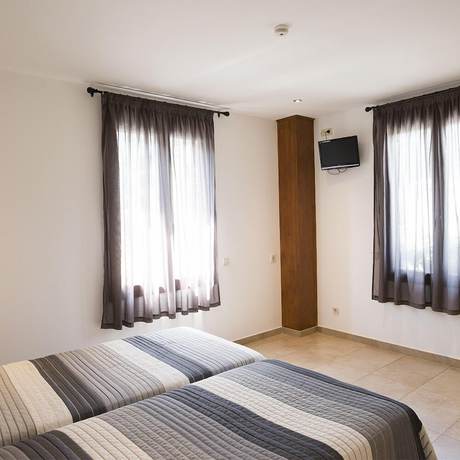 Imagen de la habitación del Hotel Cases. Foto 2