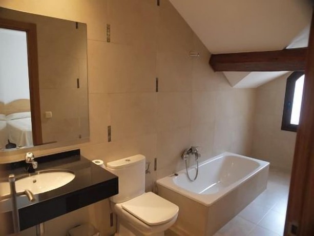 Imagen de la habitación del Hotel Cases. Foto 6