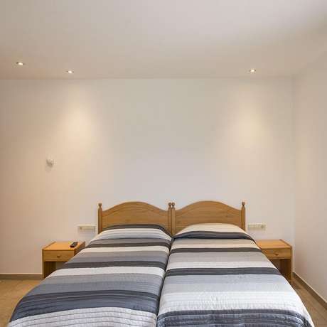 Imagen de la habitación del Hotel Cases. Foto 17