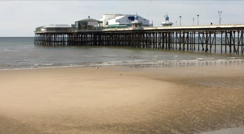 Imagen de los exteriores del Hotel Caseys Irish Blackpool. Foto 11