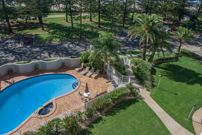 Imagen de la piscina del Hotel Cashelmara Beachfront Apartments. Foto 16