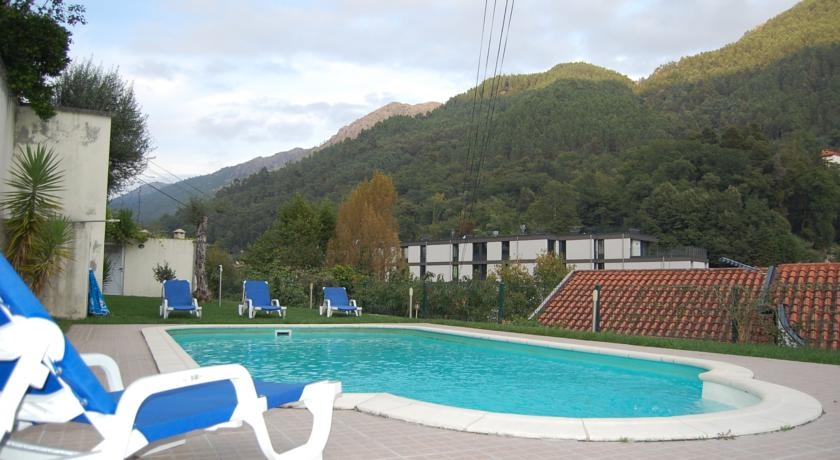 Imagen de la piscina del Hotel Casinhas Do Ger&ecirc;s. Foto 4