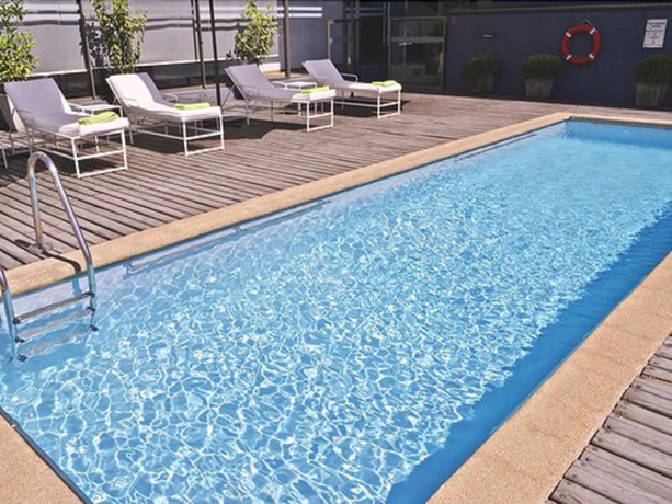 Imagen de la piscina del Hotel Casino De Talca. Foto 20