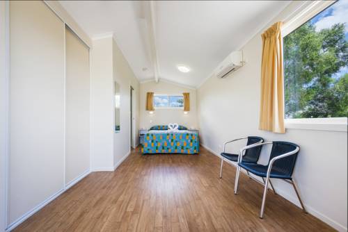 Imagen de la habitación del Hotel Casino Holiday Park. Foto 3