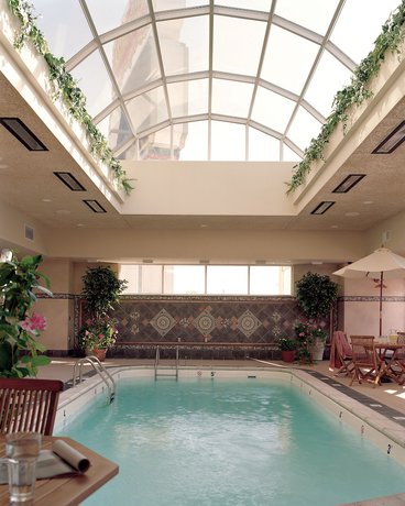 Imagen de la piscina del Hotel Casino Queen. Foto 20