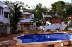 Imagen de la piscina del Hotel Casitas Eclipse. Foto 2