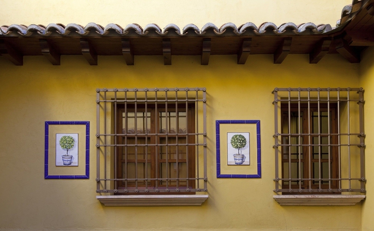 Imagen de los exteriores del Hotel Casona De La Reyna. Foto 15