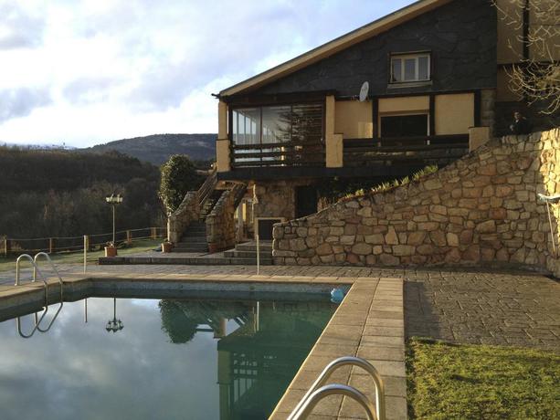 Imagen de la piscina del Hotel Casona De Navalmedio. Foto 16