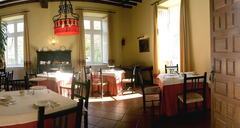 Imagen del bar/restaurante del Hotel Casona El Arral. Foto 2