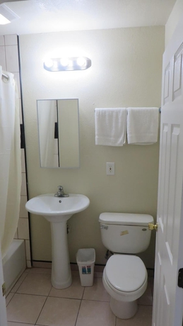 Imagen de la habitación del Hotel Castaway Motel. Foto 11