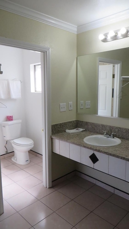 Imagen de la habitación del Hotel Castaway Motel. Foto 13