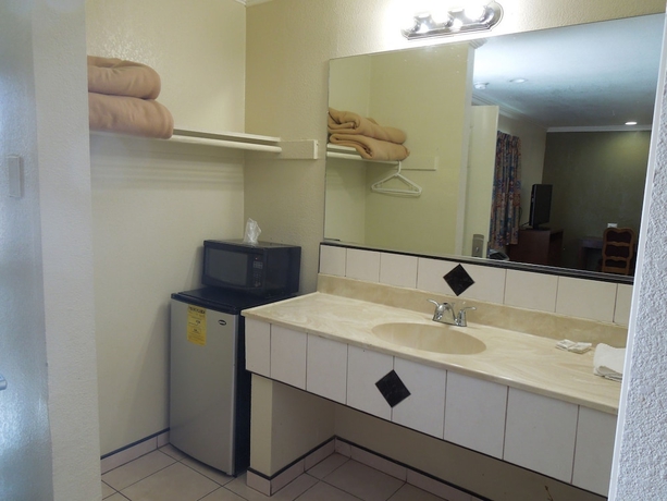 Imagen de la habitación del Hotel Castaway Motel. Foto 15