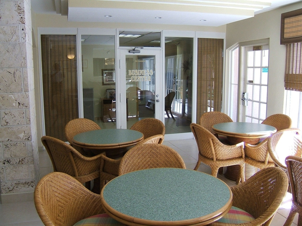 Imagen de los interiores del Hotel Castaways Resort and Suites. Foto 9