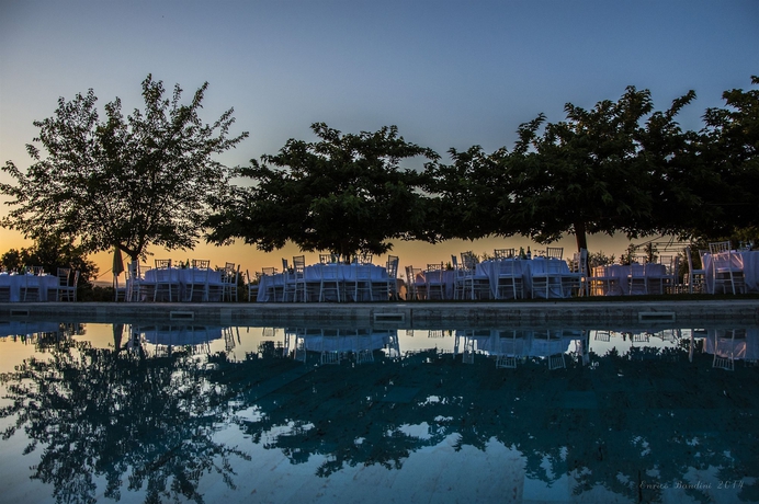Imagen de la piscina del Hotel Castel Bigozzi. Foto 6