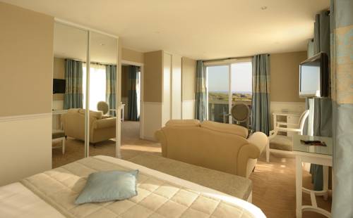 Imagen de la habitación del Hotel Castel Clara Thalasso and Spa. Foto 16