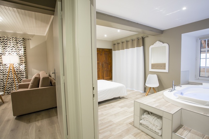 Imagen de la habitación del Hotel Castel Damandre. Foto 7