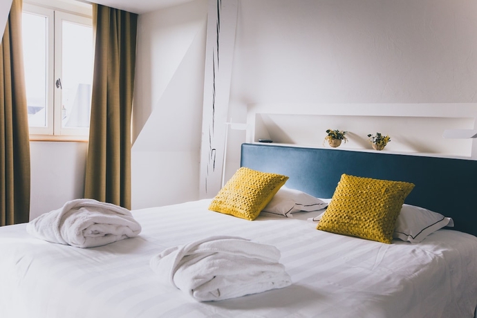 Imagen de la habitación del Hotel Castel De Tres Girard. Foto 13