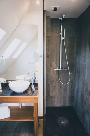 Imagen de la habitación del Hotel Castel De Tres Girard. Foto 16