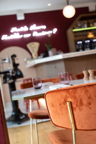 Imagen del bar/restaurante del Hotel Castel De Tres Girard. Foto 3