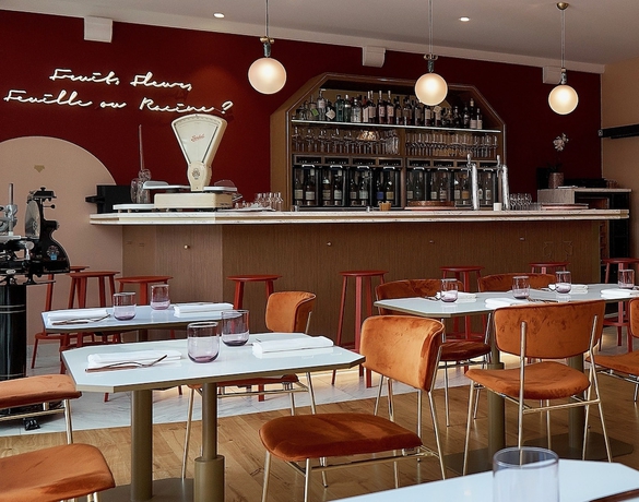 Imagen del bar/restaurante del Hotel Castel De Tres Girard. Foto 4