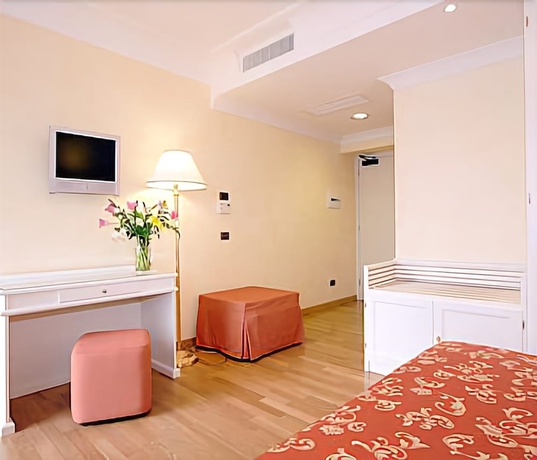 Imagen de la habitación del Hotel Castel Gandolfo. Foto 2