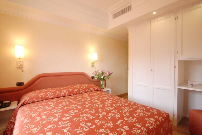 Imagen de la habitación del Hotel Castel Gandolfo. Foto 3