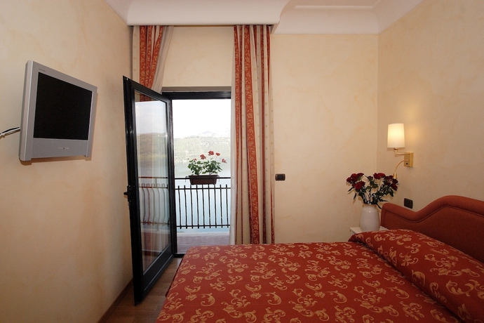 Imagen de la habitación del Hotel Castel Gandolfo. Foto 11