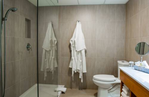 Imagen de la habitación del Hotel Castel, Granby. Foto 16