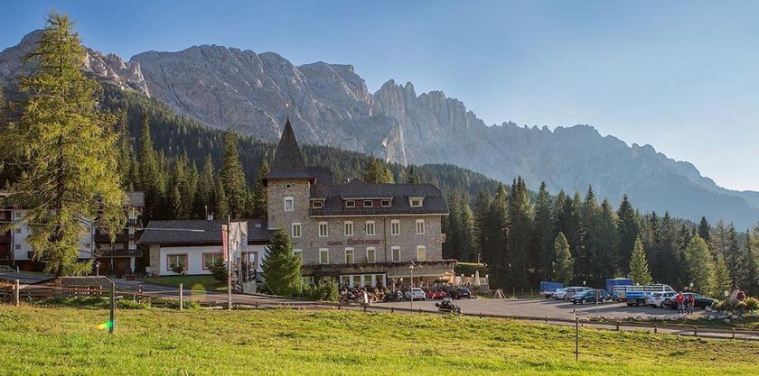 Imagen general del Hotel Castel Latemar, Carezza. Foto 1