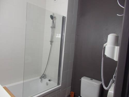 Imagen de la habitación del Hotel Castel, MEREVILLE. Foto 13