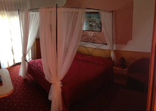 Imagen de la habitación del Hotel Castel Mani. Foto 13