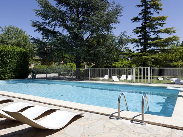 Imagen de la piscina del Hotel Castel Mouisson. Foto 8
