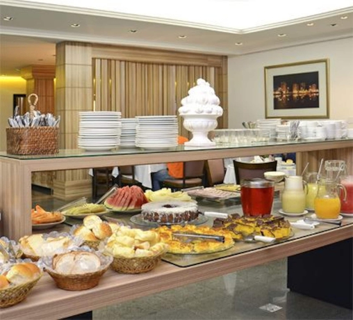Imagen del bar/restaurante del Hotel Castel Plaza. Foto 3