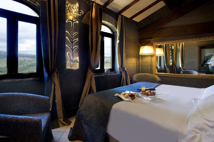 Imagen de los interiores del Hotel Castel Porrona Relais and Spa. Foto 11