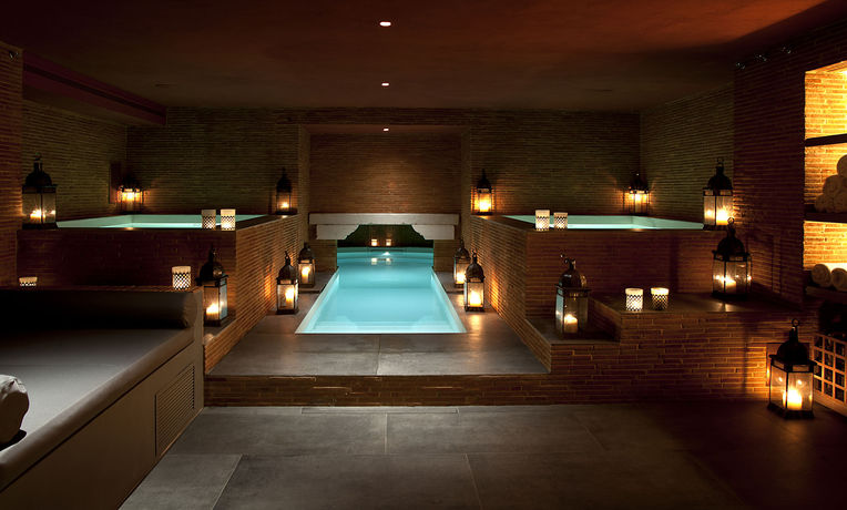Imagen de la piscina del Hotel Castel Porrona Relais and Spa. Foto 16