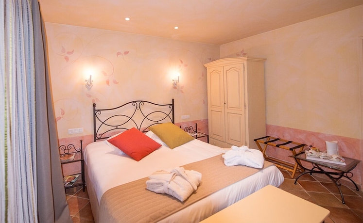Imagen de la habitación del Hotel Castel' Provence. Foto 5